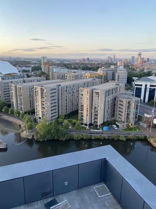 Modern Trafford 1Br Apartment-Free Parking-Cinema Room Manchester Exterior foto
