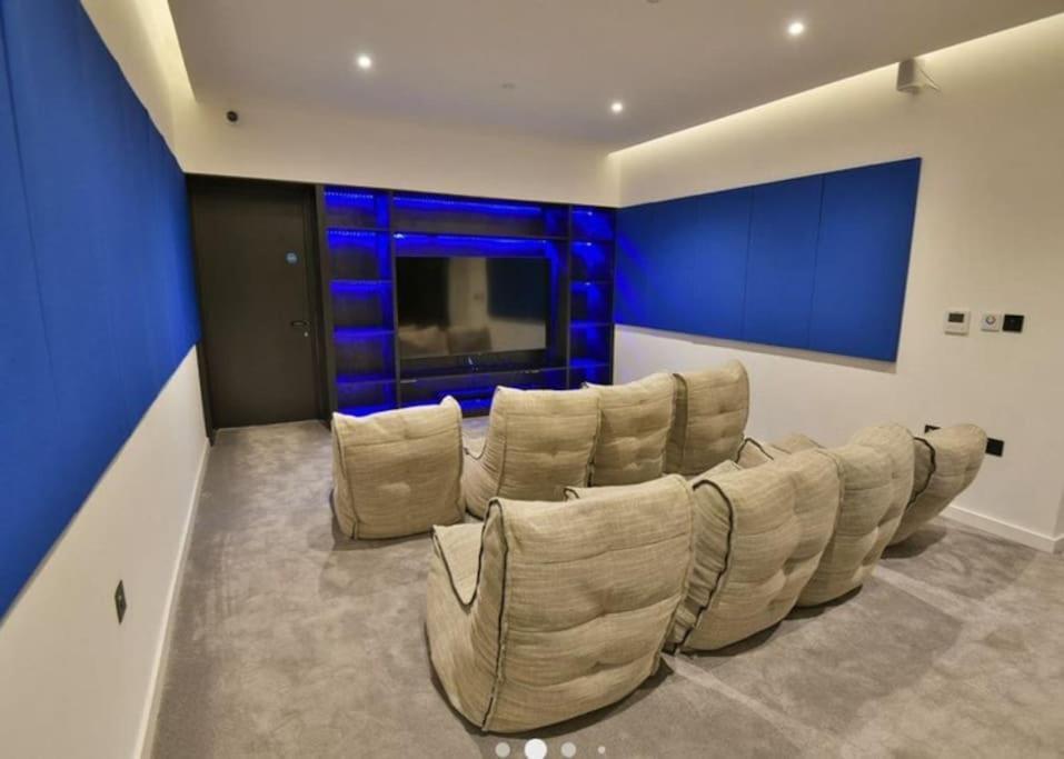 Modern Trafford 1Br Apartment-Free Parking-Cinema Room Manchester Exterior foto