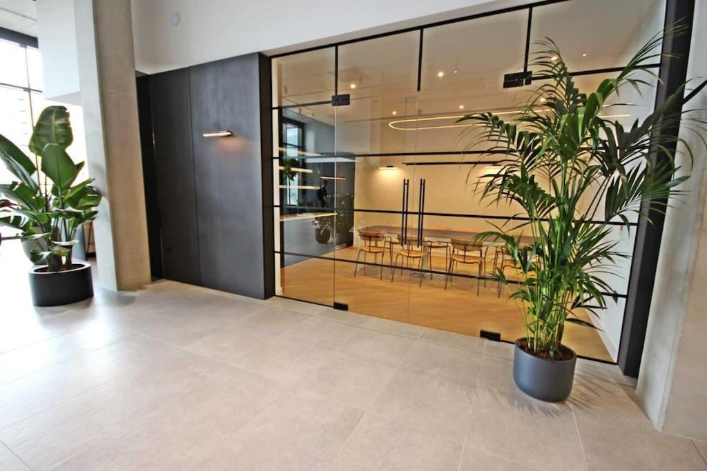 Modern Trafford 1Br Apartment-Free Parking-Cinema Room Manchester Exterior foto